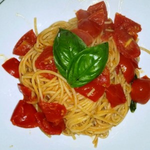 Spaghetti pomodorini tagliato